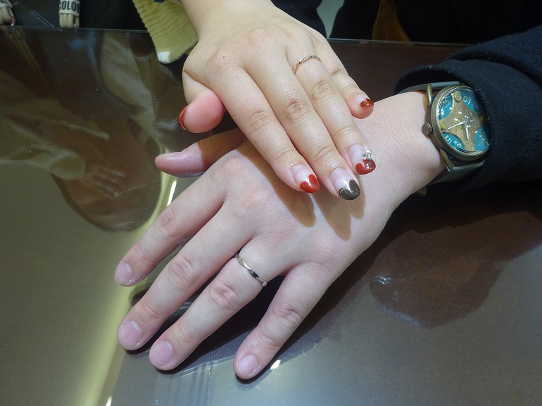 大阪府大阪市 細目で好みのデザインが見つかり、アンクオーレの結婚指輪をご成約のお客様です。