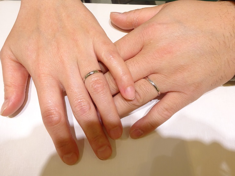 大阪府泉佐野市 予算内で別々のブランド、インセンブレとgardenオリジナルの結婚指輪をご成約のお客様です。