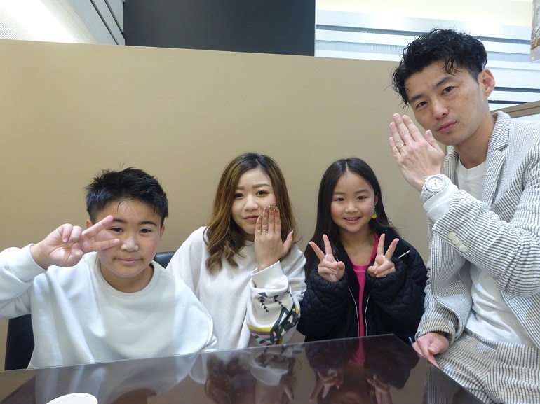 和歌山県橋本市 コンビのデザインと歴史の1ページというコンセプトが気に入って、ラパージュの結婚指輪をご成約のお客様です。