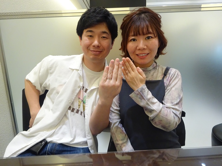 奈良県 シンプルなデザインと鍛造製法と言う丈夫な造りがお互いに気に入り、インセンブレの結婚指輪をご成約のお客様です。