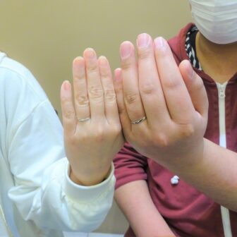 兵庫県三木市 シンプルでお洒落な所と鍛造製法が気に入り、インセンブレの結婚指輪をご成約のお客様です。