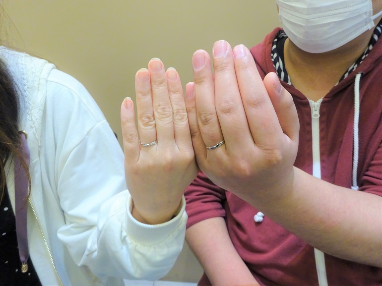兵庫県三木市 シンプルでお洒落な所と鍛造製法が気に入り、インセンブレの結婚指輪をご成約のお客様です。