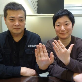 大阪府泉南市 2人ともが気に入ったデザインのインセンブレの結婚指輪をご成約のお客様です。