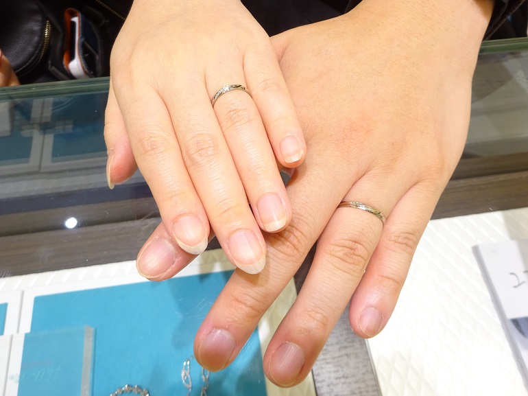 大阪府貝塚市 靴のコンセプトとデザインが気に入り、インセンブレの結婚指輪をご成約のお客様です。