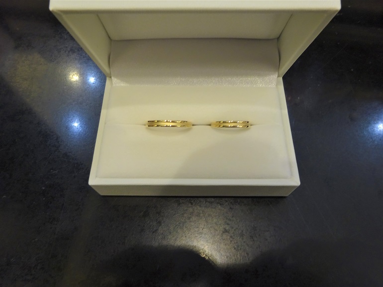 和歌山県紀美野町 飽きのこないデザインのgardenオリジナルの結婚指輪をご成約のお客様です。