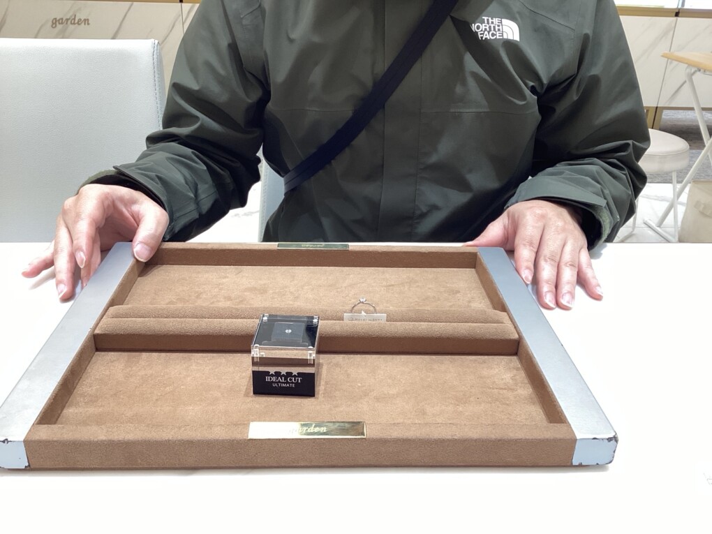 千葉県千葉市よりご来店 カナダ産の産地原石証明付きのトレーサビリティダイヤと星の砂の婚約指輪をご成約