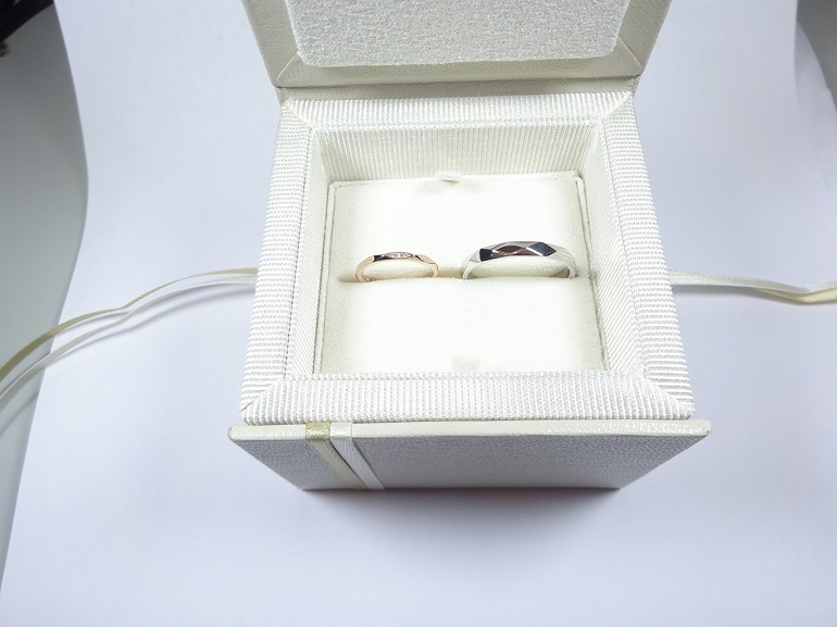 和歌山県海南市 ブライダルパックを使ってオリジナルの婚約指輪とアムールアミュレットの結婚指輪をご成約のお客様です。