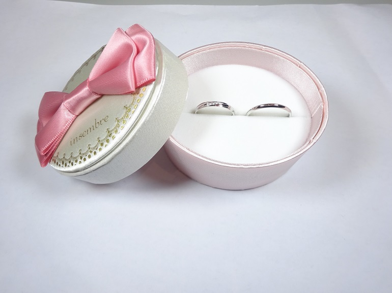 和歌山県和歌山市 リーズナブルな値段なのに鍛造製法なのとデザインが気に入り、インセンブレの結婚指輪をご成約のお客様です。