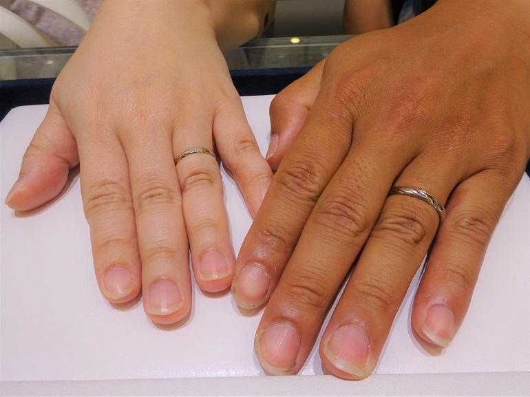 大阪府泉南市 大好きなアリエルの結婚指輪に一目ぼれし、ディズニーリトルマーメイドの結婚指輪をご成約のお客様です。