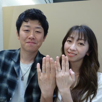 大阪府貝塚市 ハーフエタニティーのキラキラ感とメンズのシンプルさに惹かれ、グラマの結婚指輪をご成約のお客様です。