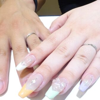 大阪府大阪市 誕生石を入れもらい、お気に入りのデザインのインセンブレの結婚指輪をご成約のお客様です。