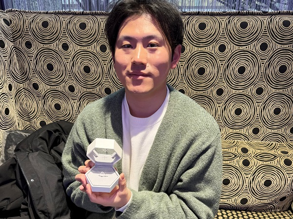 【札幌市】Ice Blue DIAMOND(アイスブルーダイヤモンド)の婚約指輪をご成約頂きました。
