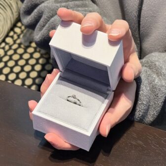 札幌店お客様の手の画像