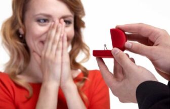 サプライズプロポーズプロポーズリングダイヤリング婚約指輪