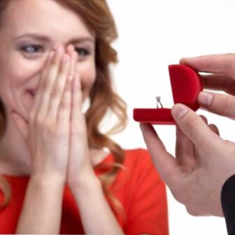 サプライズプロポーズプロポーズリングダイヤリング婚約指輪