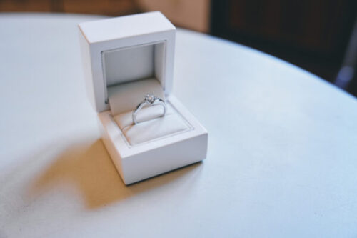 サプライズプロポーズ婚約指輪プロポーズプロポーズリングダイヤリング