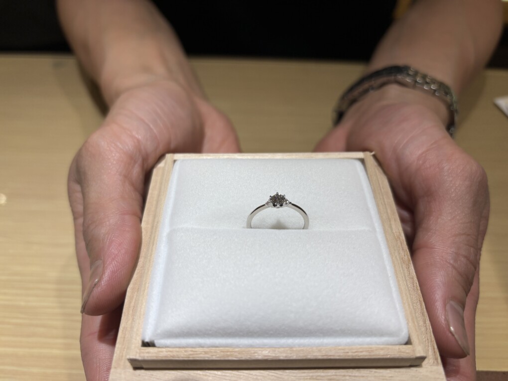 兵庫県高砂市からご来店「Little garden」の婚約指輪をご成約頂きました