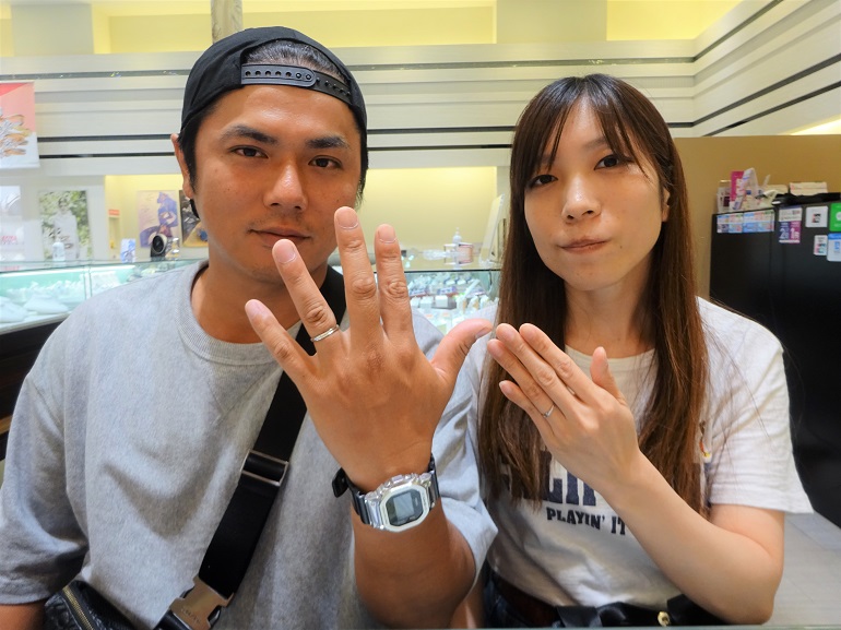 大阪府泉佐野市 鍛造製法という丈夫な造りとねじれたデザインが気に入り、インセンブレの結婚指輪をご成約のお客様です。