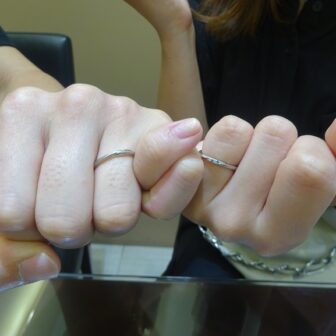 大阪府貝塚市 強度のある鍛造製法とデザインが気に入り、アイデアルプリュフォールの結婚指輪をご成約のお客様です。