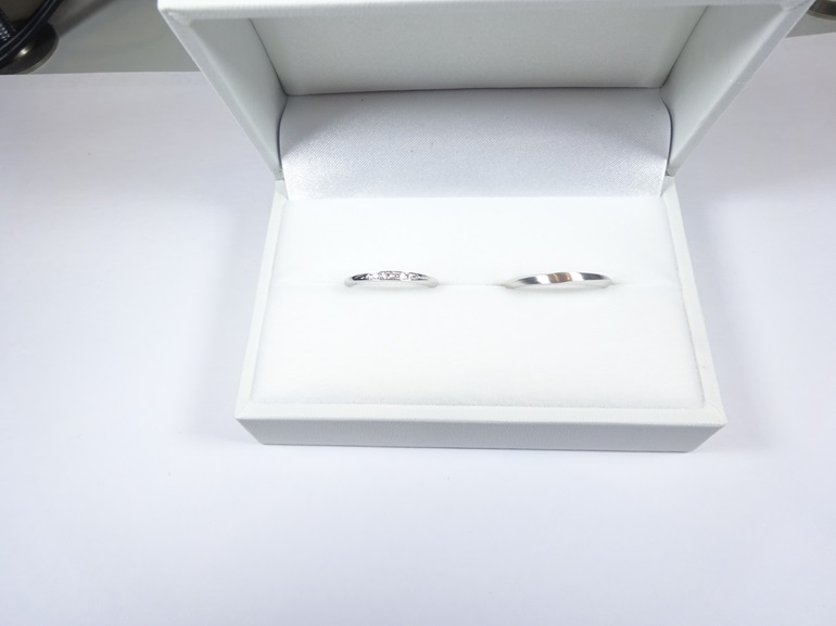 大阪府泉南市 丈夫な鍛造製法で気に入ったデザインの、アイデアルプリュフォールの結婚指輪をご成約のお客様です。