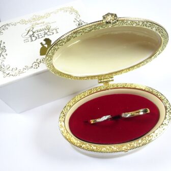 大阪府泉佐野市 期間限定でコンビカラーが気に入り、美女と野獣の結婚指輪をご成約のお客様です。