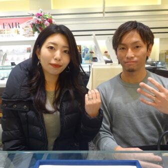 和歌山県岩出市 重ね付けが気に入り、ラパージュとフィルフォールの結婚指輪をご成約のお客様です。
