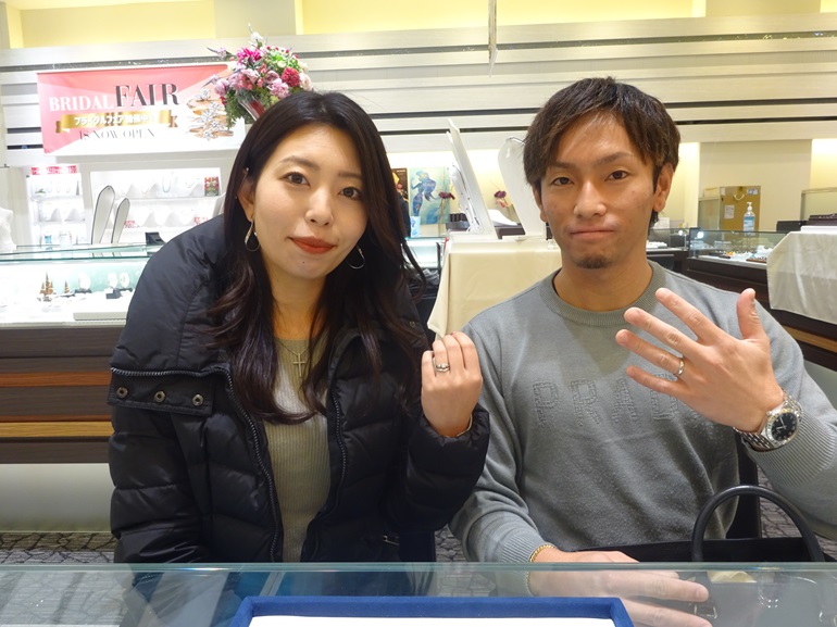 和歌山県岩出市 重ね付けが気に入り、ラパージュとフィルフォールの結婚指輪をご成約のお客様です。