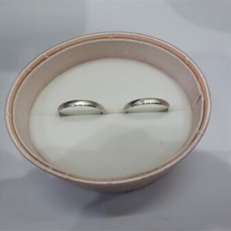 大阪府泉南市 ツヤ消しの感じと丸みのある見た目が2人とも気に入り、インセンブレの結婚指輪をご成約のお客様です。