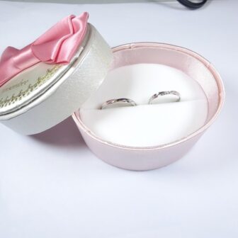 大阪府泉佐野市 靴のモチーフが可愛くて、インセンブレの結婚指輪をご成約のお客様です。