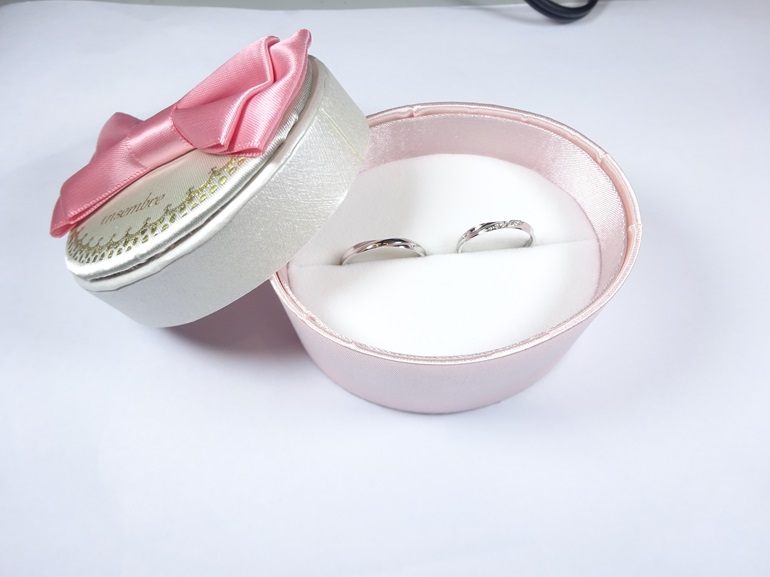 大阪府泉佐野市 靴のモチーフが可愛くて、インセンブレの結婚指輪をご成約のお客様です。