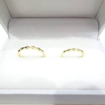 大阪府泉佐野市 個性的なデザインが気に入り、グラマの結婚指輪をご成約のお客様です。