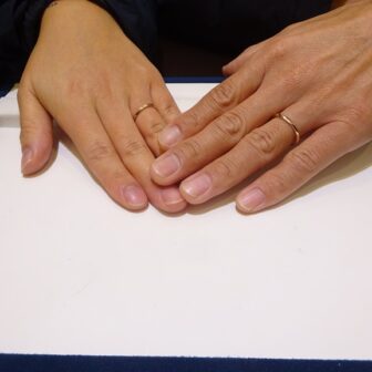 和歌山県和歌山市 お互いが気に入ったピンクゴールドのキャンドルの結婚指輪をご成約のお客様です。