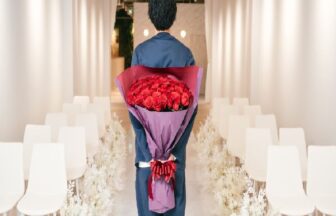 バラの花束でプロポーズ　神戸