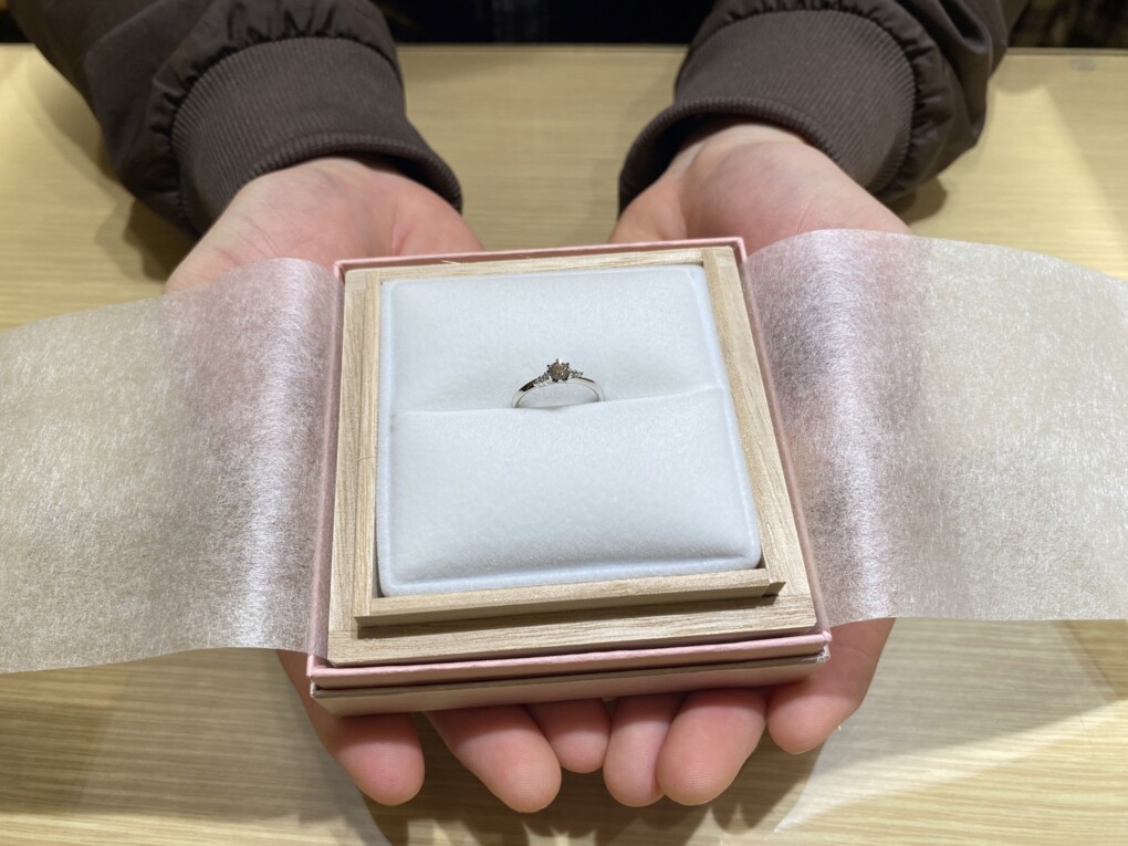 兵庫県加東市からご来店「Little garden」の婚約指輪をご成約頂きました